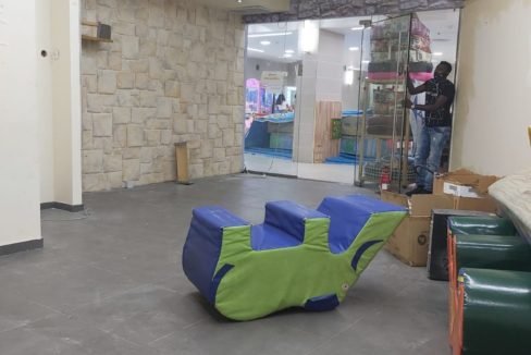 להשכרה חנות באם המושבות