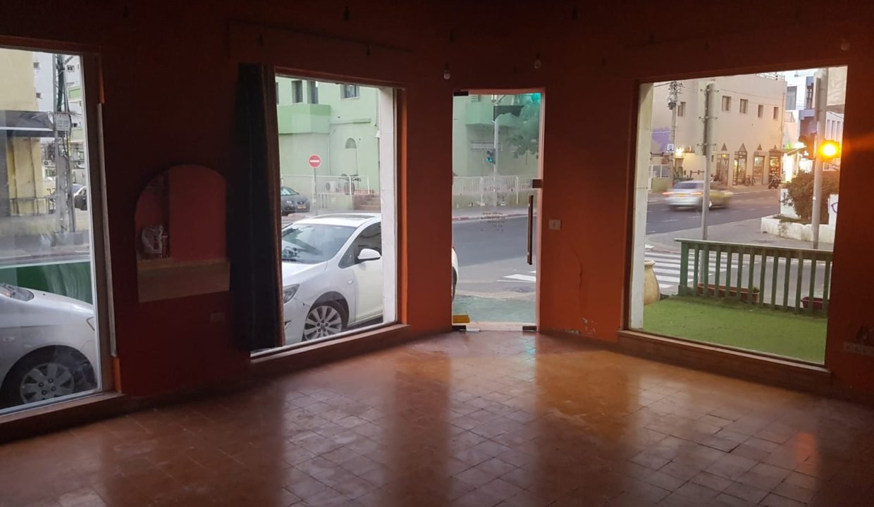 להשכרה חנות באזור שוק הכרמל-1