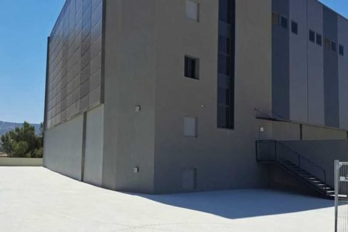 למכירה מבנה תעשייה בשלמות בהר טוב צילום מחוץ למבנים