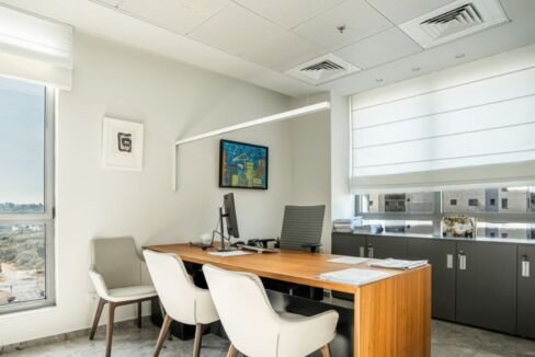 למכירה קומת משרדים בפארק ינאי פתח תקווה -1