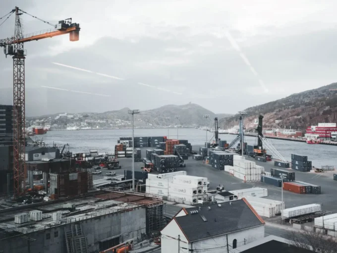 תעשייה בנמל ימי