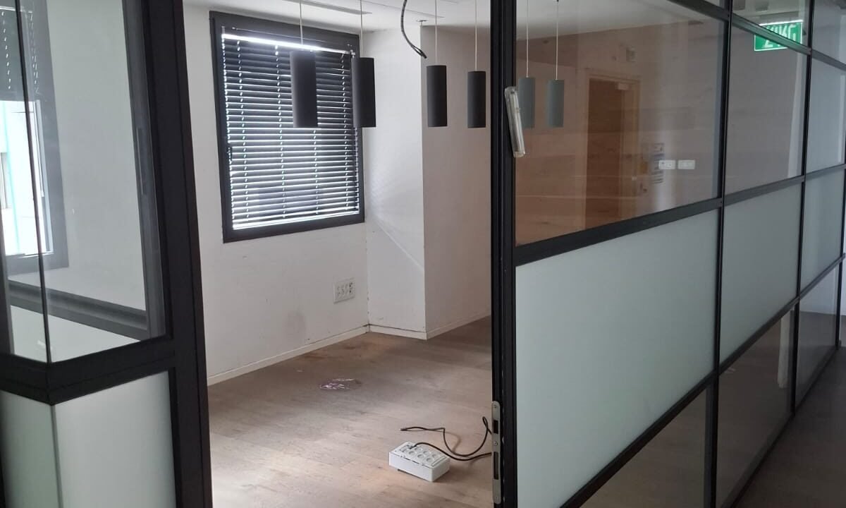 להשכרה משרדים עם יציאה למרפסת בכפר סבא