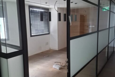 להשכרה משרדים עם יציאה למרפסת בכפר סבא
