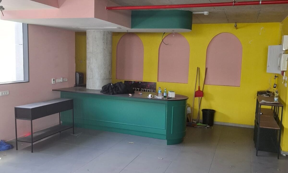 להשכרה משרד בכפר סבא קומת ביניים-1