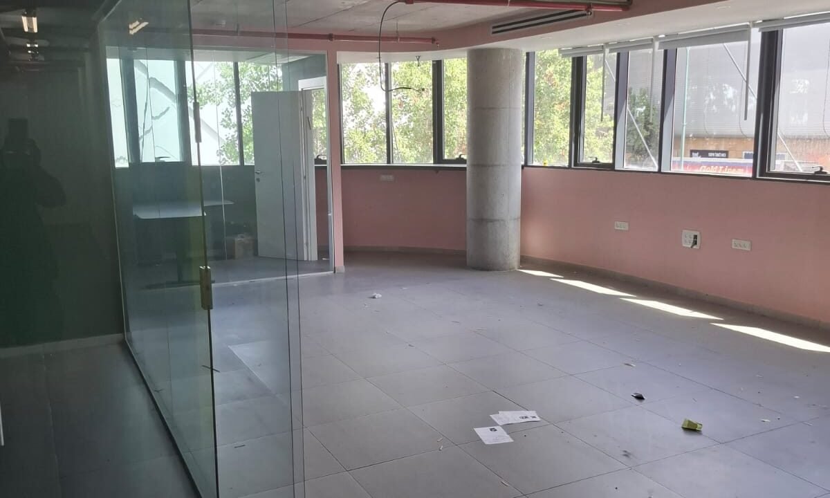 להשכרה משרדים בכפר סבא קומת ביניים-2