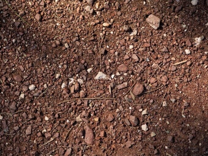 קרקע מזוהמת להמחשה בלבד