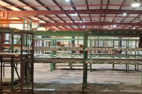 להשכרה האנגר בפתח תקווה