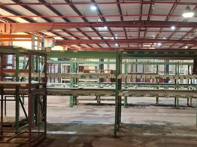 להשכרה האנגר בפתח תקווה