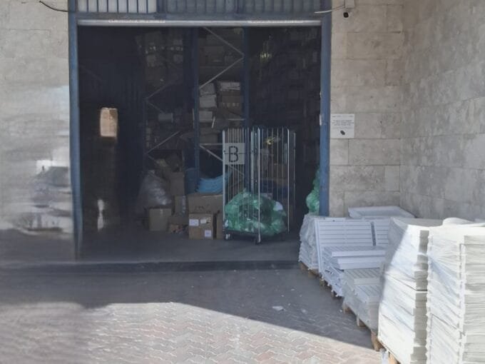 להשכרה מבנה תעשיה מחסן בברקן